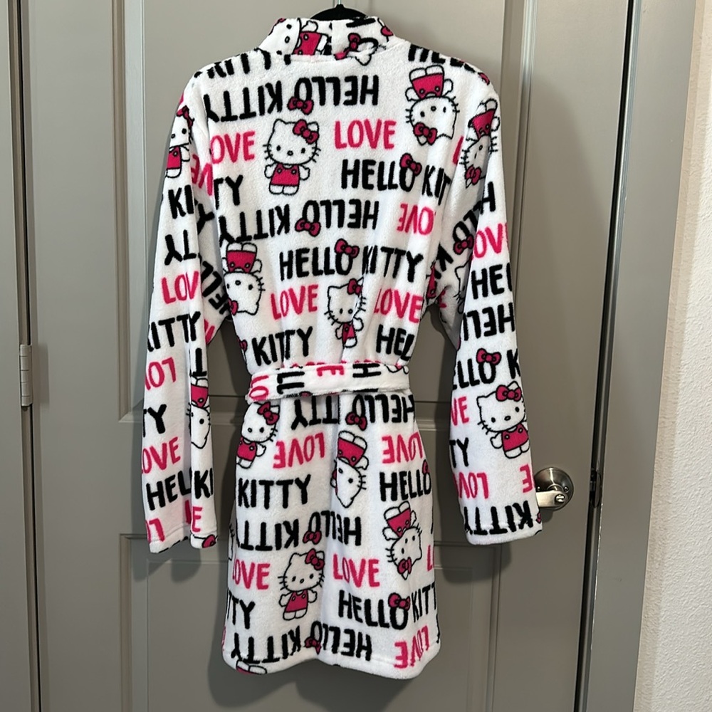 Hello Kitty Plush Robe - Picture 2 of 6